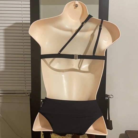 Bikini with modern twist - Picture 2 of 2
